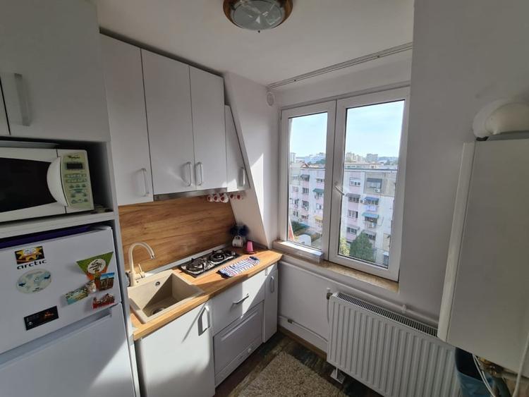 Apartament cu 4 camere decomandat, mobilat în Sărari