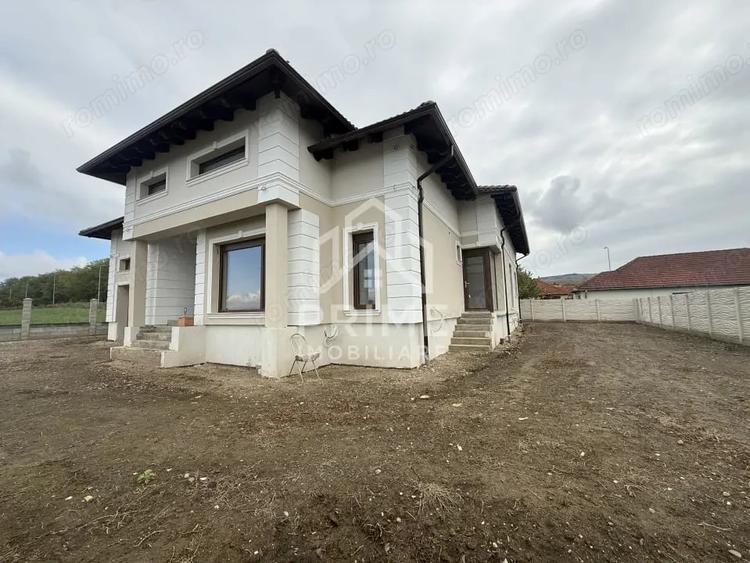 Casă cu 5 camere cu Teren 710 Mp în Ciugud