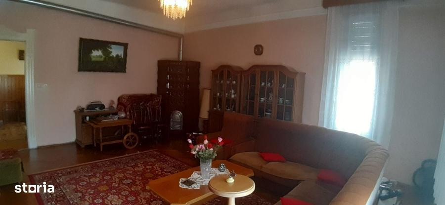 Casă cu 3 camere în Central