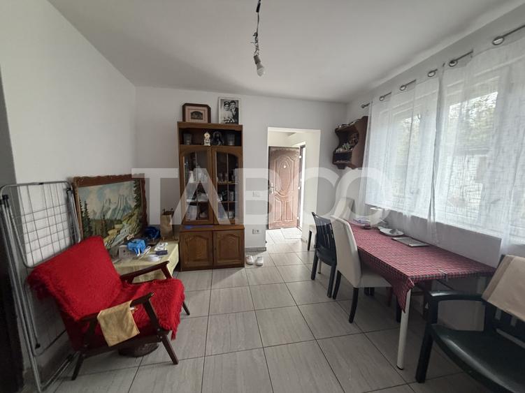 Casă individuală cu 8 camere cu Canalizare în Gura Văii