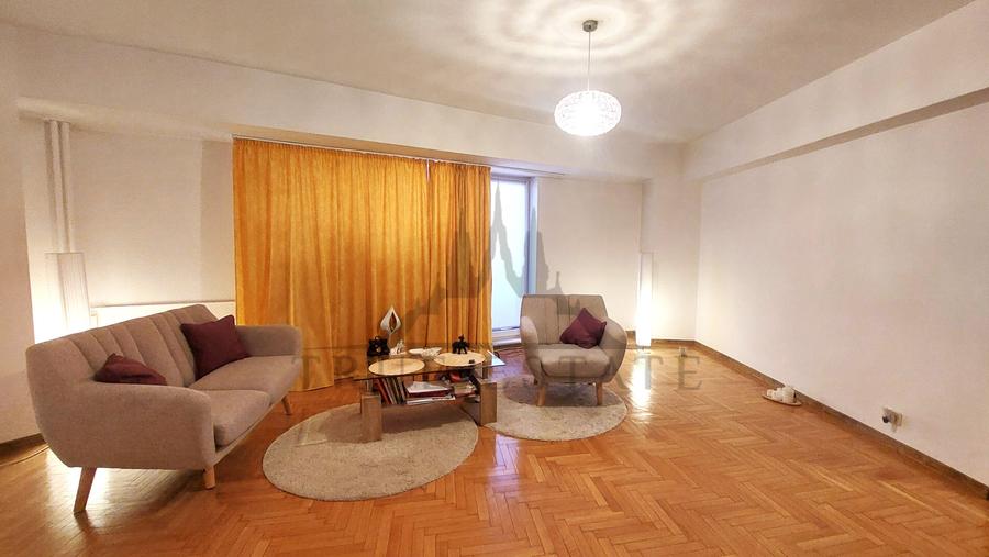 Apartament cu 3 camere semidecomandat, mobilat în Calea Victoriei