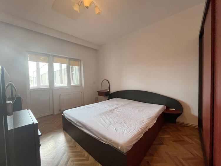 Apartament cu 3 camere decomandat, mobilat în Central