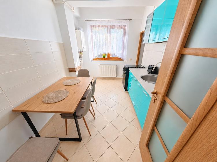 Apartament cu 3 camere decomandat, mobilat în Central