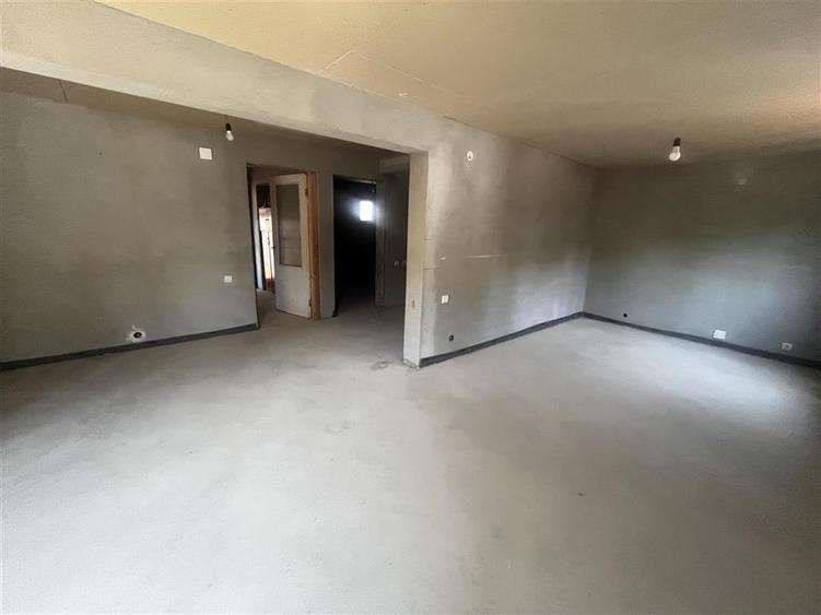Casă individuală cu 4 camere cu Teren 300 Mp în Strejnicu