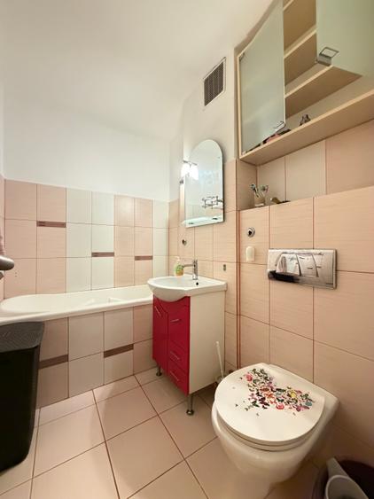 Apartament cu 3 camere semidecomandat în Girocului