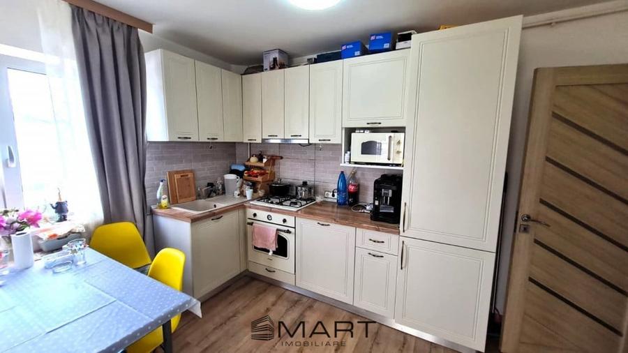 Apartament cu 3 camere decomandat, mobilat în Sud