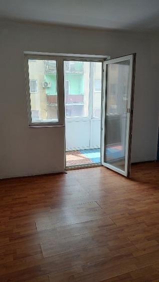 Apartament cu 3 camere decomandat în Berzasca
