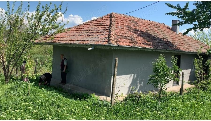 Casă cu 4 camere cu Teren 2020 Mp în Huși