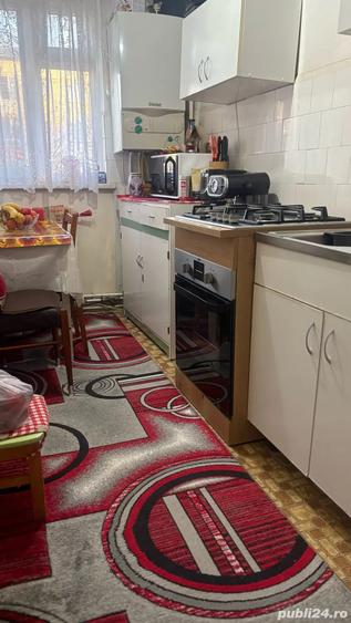 Apartament cu 3 camere semidecomandat în Dărmănești
