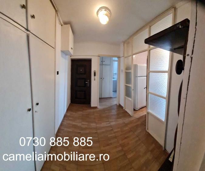 Apartament cu 3 camere semidecomandat în Drumul Taberei