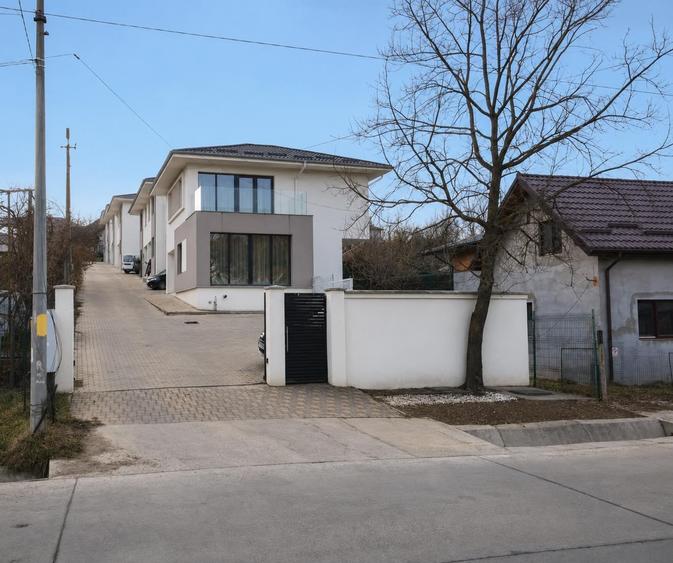 Casă individuală cu 4 camere cu Teren 360 Mp în Bucium