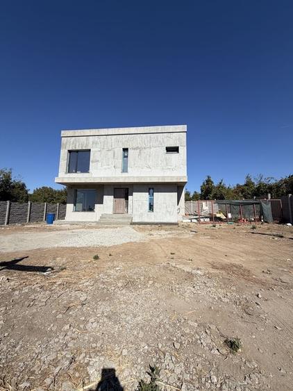 Casă cu 4 camere cu Teren 360 Mp în Cârcea