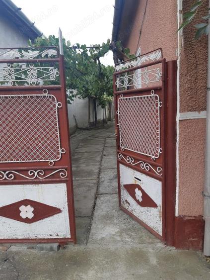 Casă cu 5 camere cu Teren 2700 Mp în Ineu