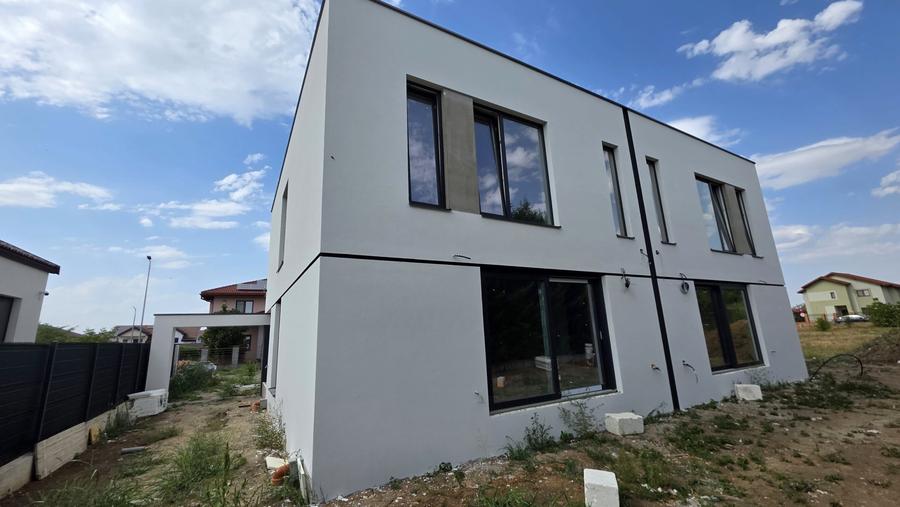 Duplex cu 4 camere cu Canalizare în Dumbrăvița