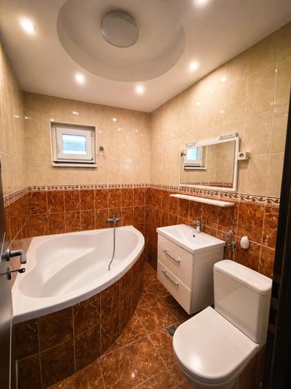 Apartament cu 3 camere semidecomandat, mobilat în Calea Călărașilor