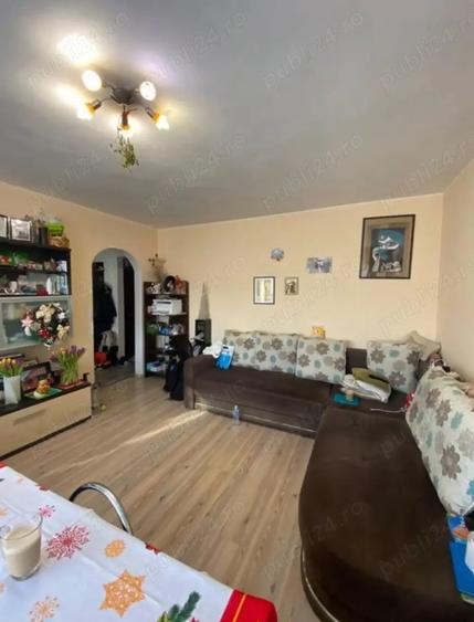 Apartament cu 3 camere decomandat în Sălăjan
