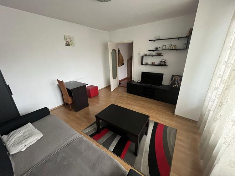 Inchiriez apartament 2 camere Targu Mures, zona Pandurilor, etaj 3 - 4