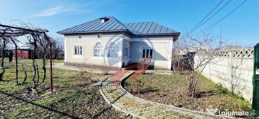 Casă cu 3 camere cu Teren 7952 Mp în Brădești