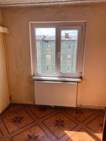 Apartament cu 2 camere semidecomandat în Bocșa