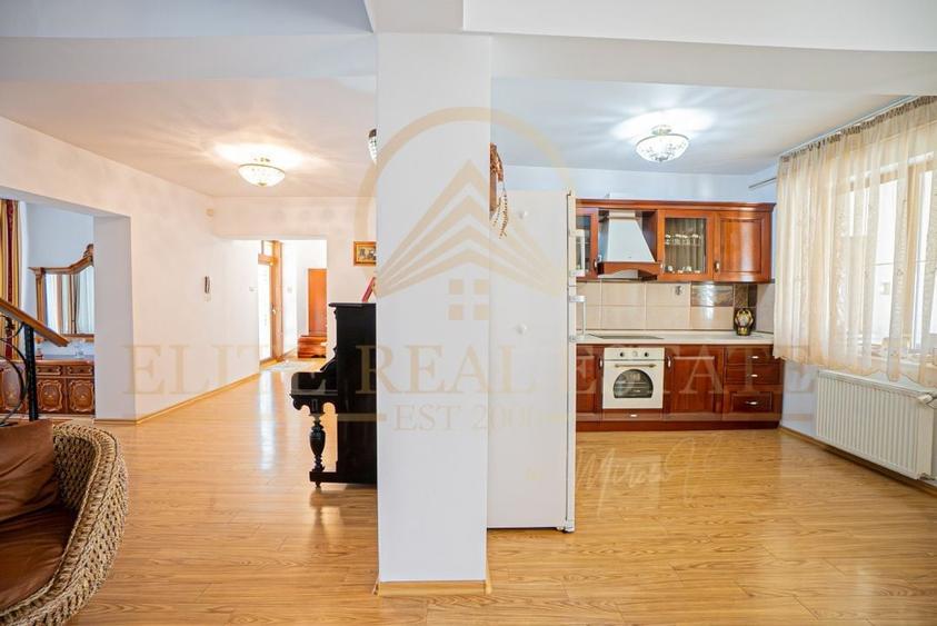 Ovidiu Sud - Zona premium - Vila impozanta, curte mare, garaj, terasa! - 12