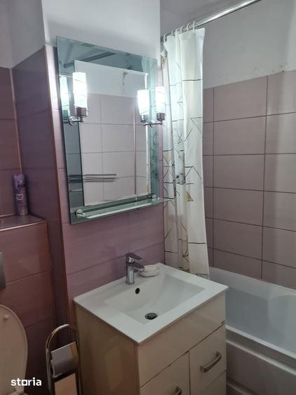 Apartament cu 3 camere decomandat în Micro 4