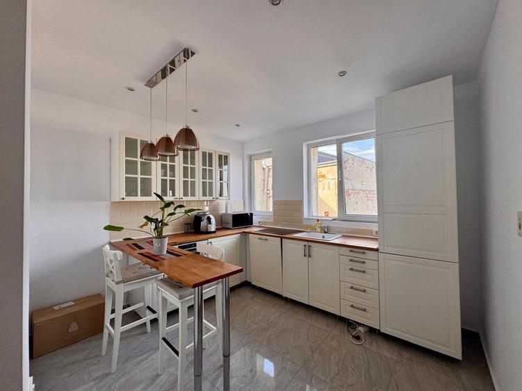 Apartament de vanzare — 3 camere, ultracentral, Bulevardul Nicolae Bălcescu - 5