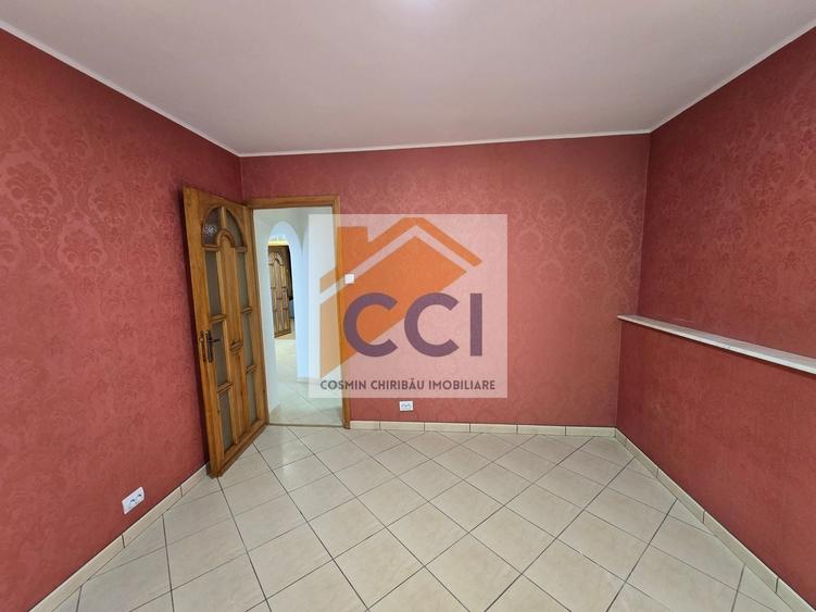 Apartament cu 4 camere decomandat în Central