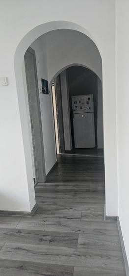 Inchiriez Apartament 3 camere sector 6 - 8