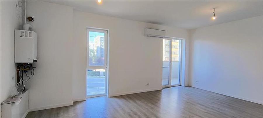 Apartament cu 3 camere nedecomandat în Aradului
