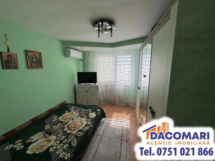 De vanzare apartament cu 3 camere in Micro 40 - 1