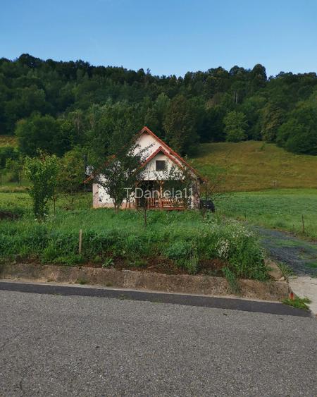 Vând casa cu teren in com. Buces, sat Stanija, jud. Hunedoara Vând casa cu teren in com. Buces, sat Stanija, jud. Hunedoara