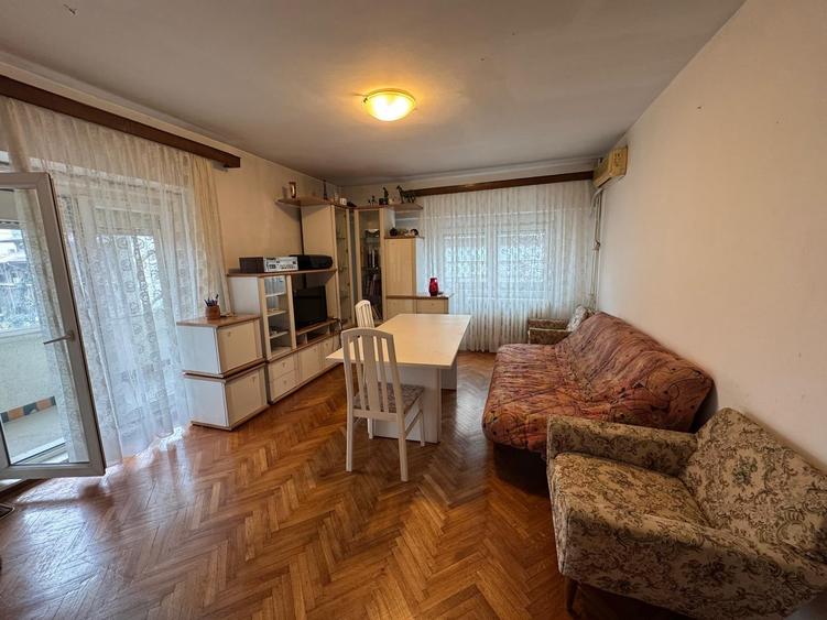 Vanzare apartament trei camere imobil solid Piata Ion Mihalache metrou - 1