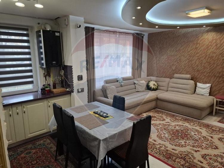 Apartament cu 3 camere de închiriat - 7