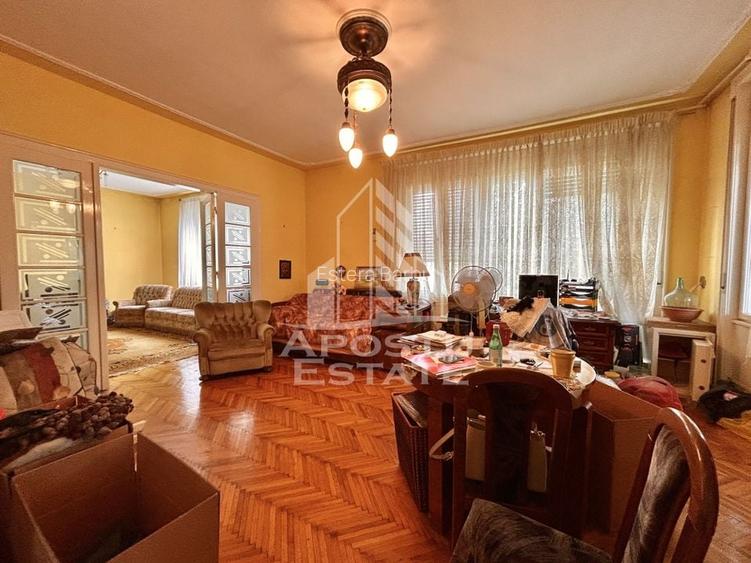 Apartament 3 camere spatios, in zona Ultracentrala cu garaj Apartament 3 camere spatios, in zona Ultracentrala cu garaj