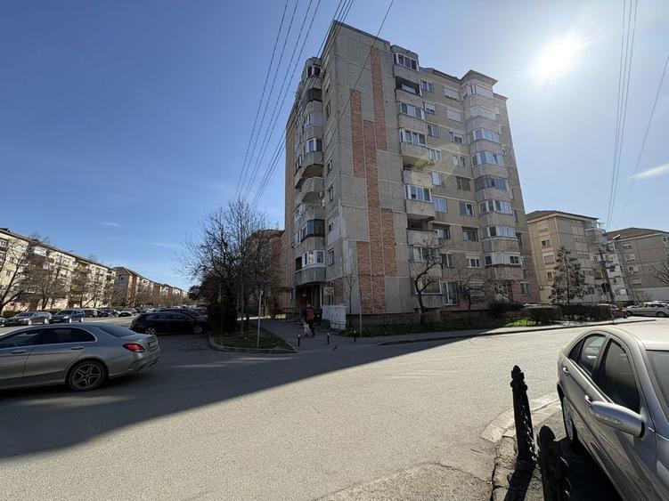 Proprietar vand apartament 2 camere, bloc tip D, 57 m utili. - 2