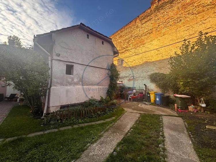 Casă cu 4 camere cu Teren 250 Mp în Central