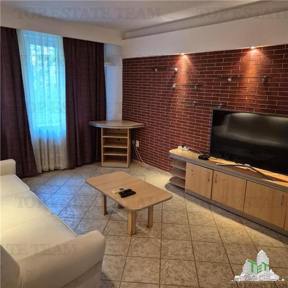 Apartament spatios cu 4 camere plus boxa accesibila din interior. - 1