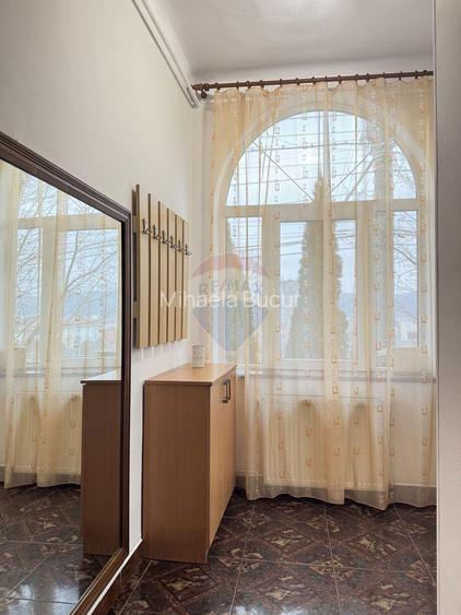 Casa / Vila cu 6 camere de vanzare in zona Centrala