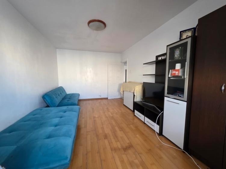 Etaj 3-Podul de Fier-3 Camere Decomandat -bloc 82' - 9