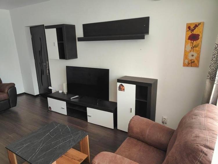 Apartament 3 camere, decomandat, loc de parcare inclus - 1