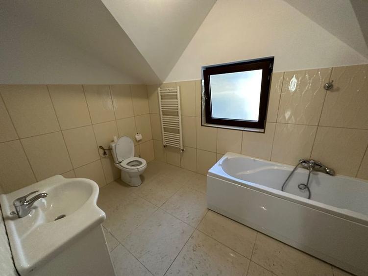 Casă / Vilă cu 4 camere de vanzare  în zona Aradului - 15