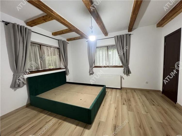 Cabana cu 7 camere 7 bai si teren 1000 mp in Avrig zona Mlaci - 15