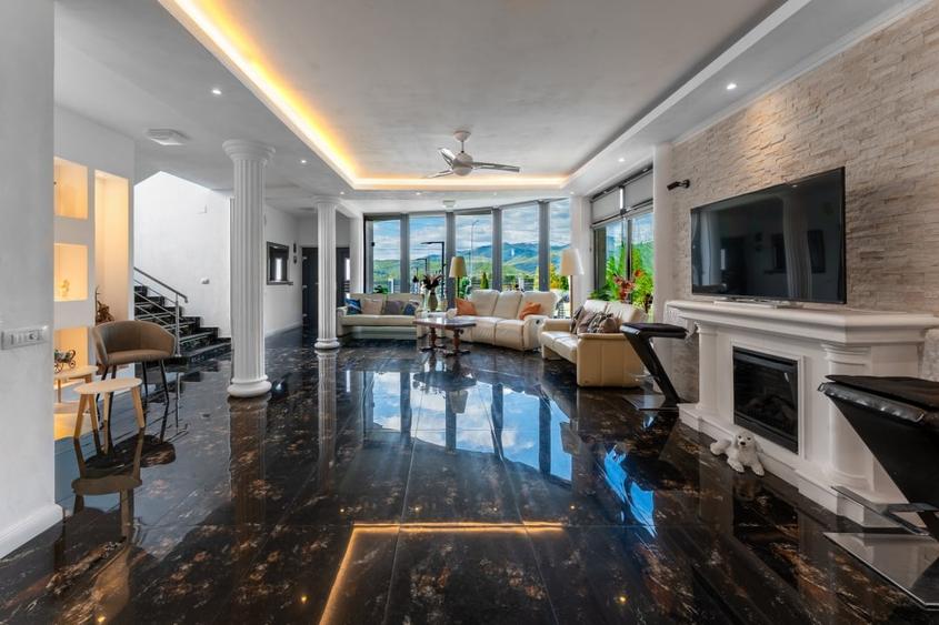 Vila turistica cu 8 camere + casute A-frame, teren 5575 mp Calimanesti, VL - 9