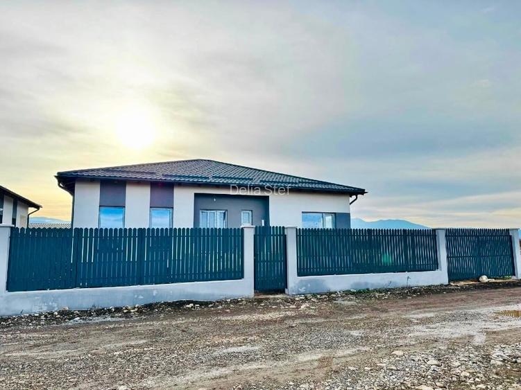 Casă modernă pe parter cu teren 750 mp, vedere spre munți,  Cărpiniș ,Tarlungeni