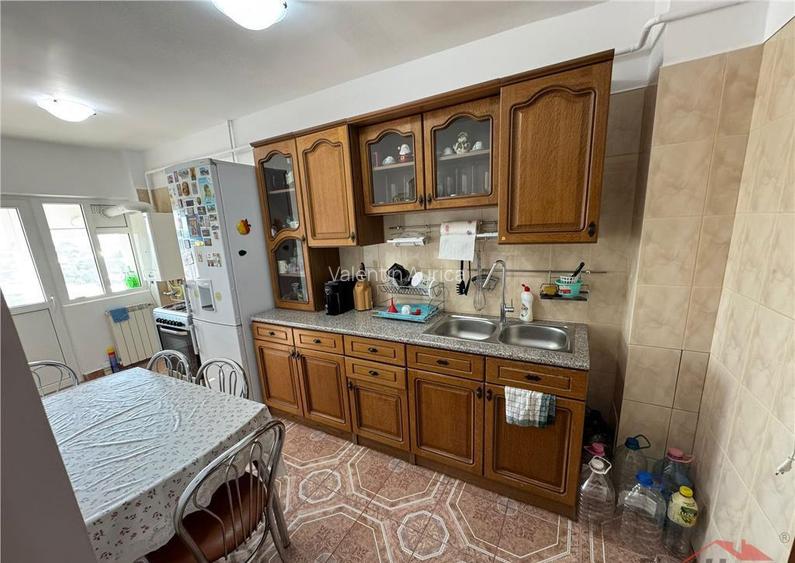 Apartament 3 camere, mobilat si utilat, ultracentral, etaj 9 Apartament 3 camere, mobilat si utilat, ultracentral, etaj 9