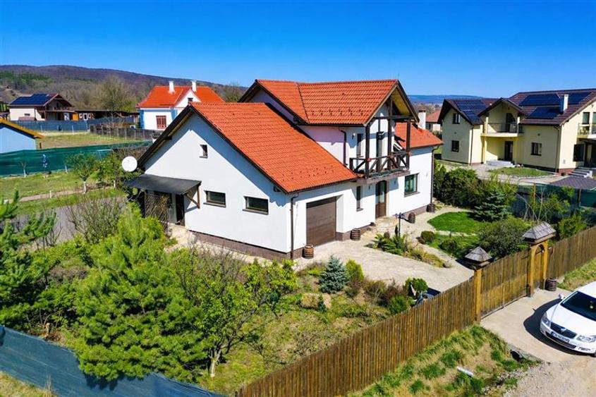 Casa primitoare si apreciabila, areal cu liniste, gradina frumoasa, Sancraiu,Sza - 1