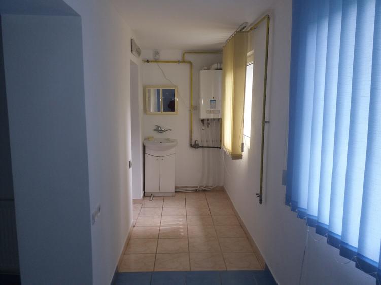 Apartament 3 camere la parter zona Est Clinic - 1