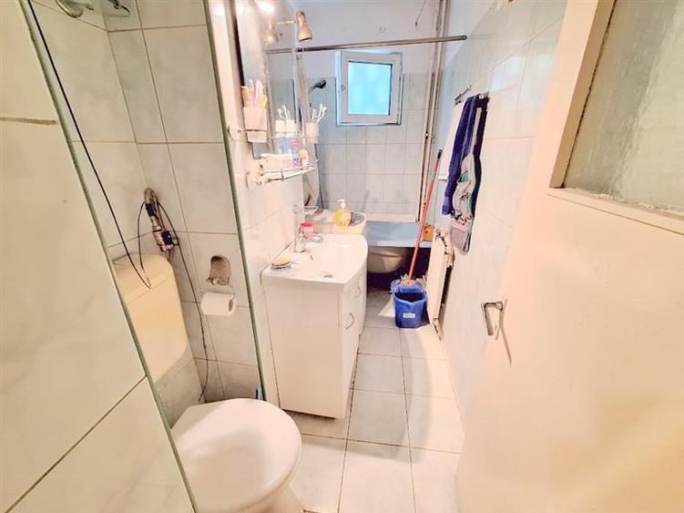 Apartament 2 camere , etaj 1,cu centrala, zona Narcisa - 6