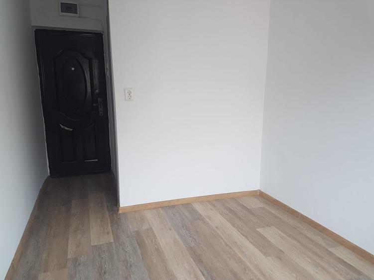 Garsoniera confort trei, etaj unu, renovata, in bloc de garsoniere, libera - 1