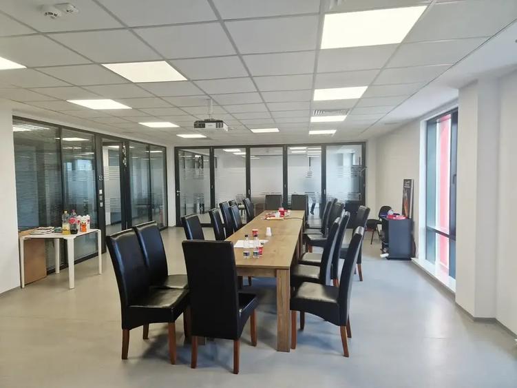 Spatiu industrial, birouri si teren de vanzare, situate intre DNCB - A2 si A0 - 6